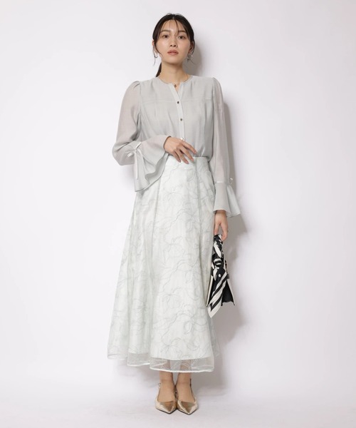 JUSGLITTY(ジャスグリッティー)の「ビスチェディテールシアーブラウス(シャツ/ブラウス・レディース・ブルー/オフホワイト・2/1)」の11枚目の写真