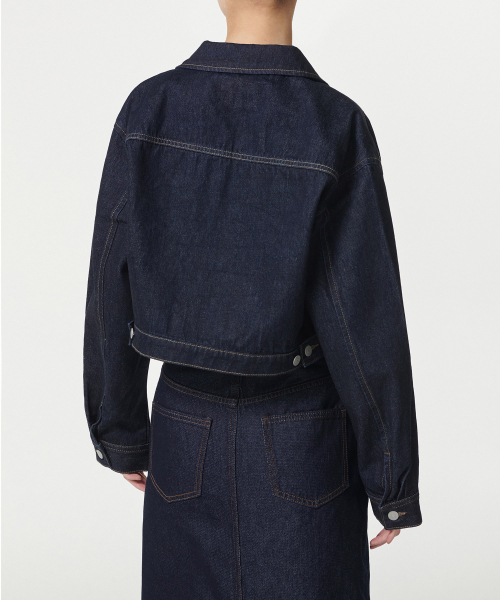 MUSINSA STANDARD WOMAN（ムシンサスタンダードウーマン）の「ウィメンズリラックスドクロップデニムジップアップジャケット[ディープインディゴ]（デニムジャケット・レディース・その他・M/S）」の2枚目の写真