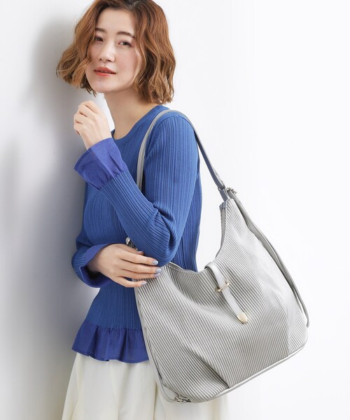 grove(グローブ)の「プリーツベルト3WAYショルダー(ショルダーバッグ・レディース・シルバー/ブラック/ライトグレー・00)」の4枚目の写真