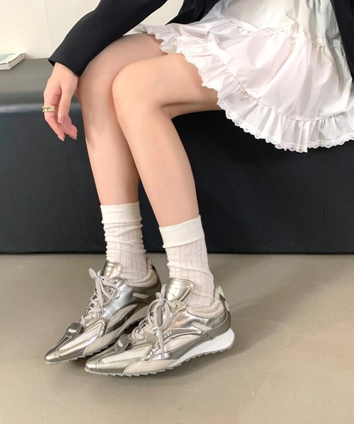 SHEENA(シーナ)の「ポインテッドレースアップスニーカー(スニーカー・レディース・シルバー・24.5㎝/24.0cm/23.5cm)」の3枚目の写真