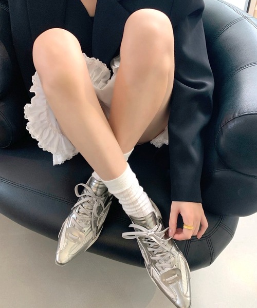SHEENA(シーナ)の「ポインテッドレースアップスニーカー(スニーカー・レディース・シルバー・24.5㎝/24.0cm/23.5cm)」の6枚目の写真