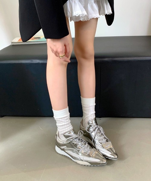 SHEENA(シーナ)の「ポインテッドレースアップスニーカー(スニーカー・レディース・シルバー・24.5㎝/24.0cm/23.5cm)」の7枚目の写真