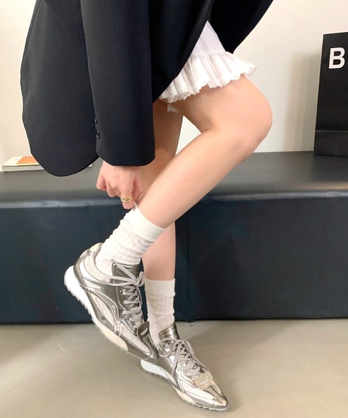 SHEENA(シーナ)の「ポインテッドレースアップスニーカー(スニーカー・レディース・シルバー・24.5㎝/24.0cm/23.5cm)」の8枚目の写真