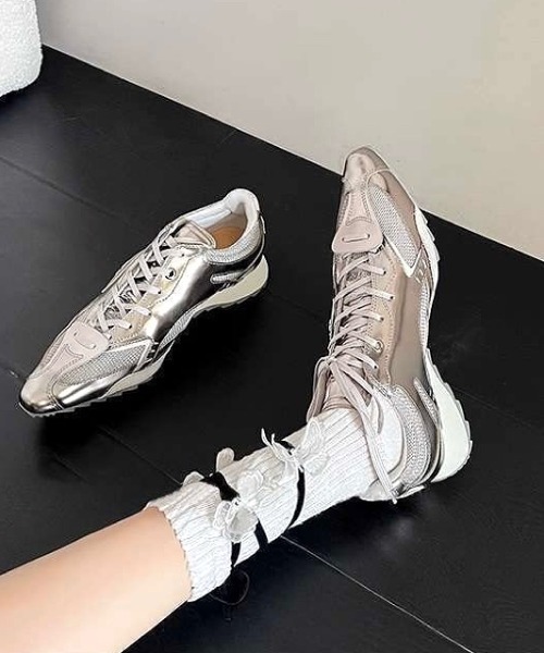 SHEENA(シーナ)の「ポインテッドレースアップスニーカー(スニーカー・レディース・シルバー・24.5㎝/24.0cm/23.5cm)」の12枚目の写真