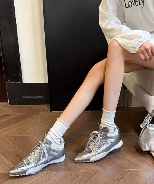 SHEENA(シーナ)の「ポインテッドレースアップスニーカー(スニーカー・レディース・シルバー・24.5㎝/24.0cm/23.5cm)」の13枚目の写真
