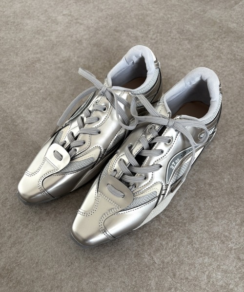 SHEENA(シーナ)の「ポインテッドレースアップスニーカー(スニーカー・レディース・シルバー・24.5㎝/24.0cm/23.5cm)」の18枚目の写真