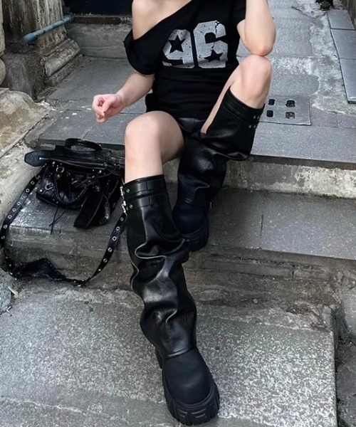 lilful(リルフル)の「【26年春夏新作】スターナンバリングプリント ワンショルTシャツ(Tシャツ/カットソー・レディース・ブラック・M/L)」の9枚目の写真