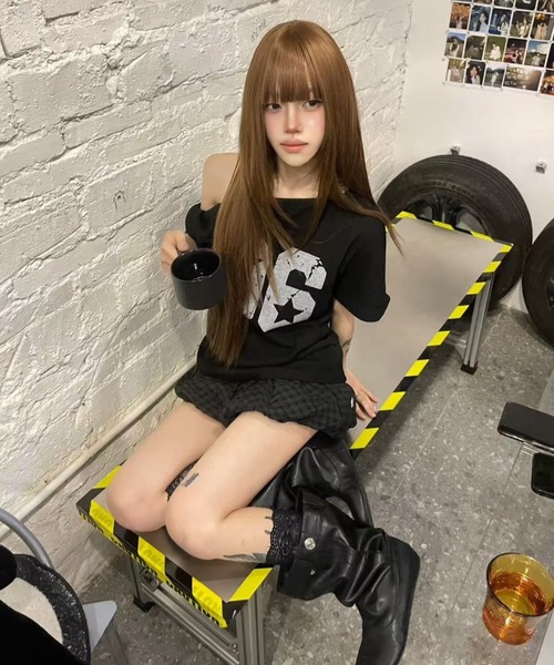 lilful(リルフル)の「【26年春夏新作】スターナンバリングプリント ワンショルTシャツ(Tシャツ/カットソー・レディース・ブラック・M/L)」の2枚目の写真