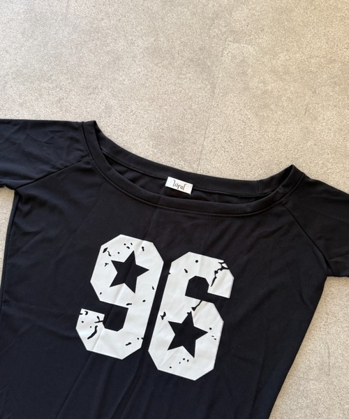 lilful(リルフル)の「【26年春夏新作】スターナンバリングプリント ワンショルTシャツ(Tシャツ/カットソー・レディース・ブラック・M/L)」の19枚目の写真