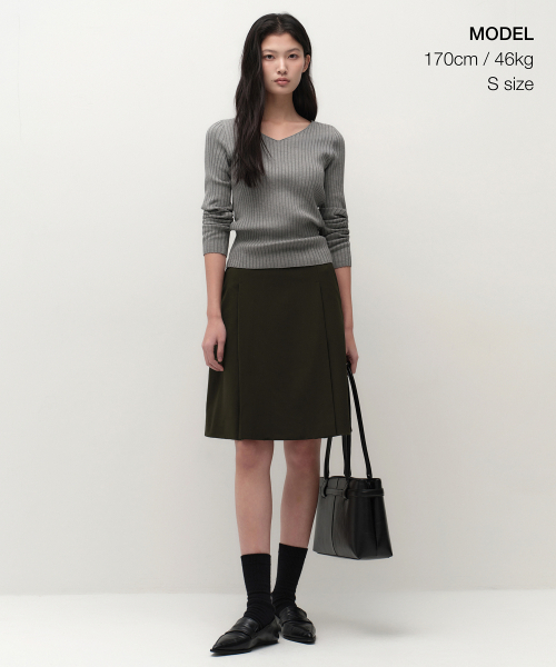 MUSINSA STANDARD WOMAN（ムシンサスタンダードウーマン）の「ウィメンズワイドリブスリムVネックニット[ミディアムグレー]（ニット/セーター・レディース・その他・SMALL/MEDIUM/LARGE/X-SMALL）」の2枚目の写真