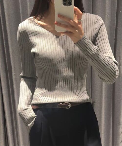 MUSINSA STANDARD WOMAN（ムシンサスタンダードウーマン）の「ウィメンズワイドリブスリムVネックニット[ミディアムグレー]（ニット/セーター・レディース・その他・SMALL/MEDIUM/LARGE/X-SMALL）」の5枚目の写真