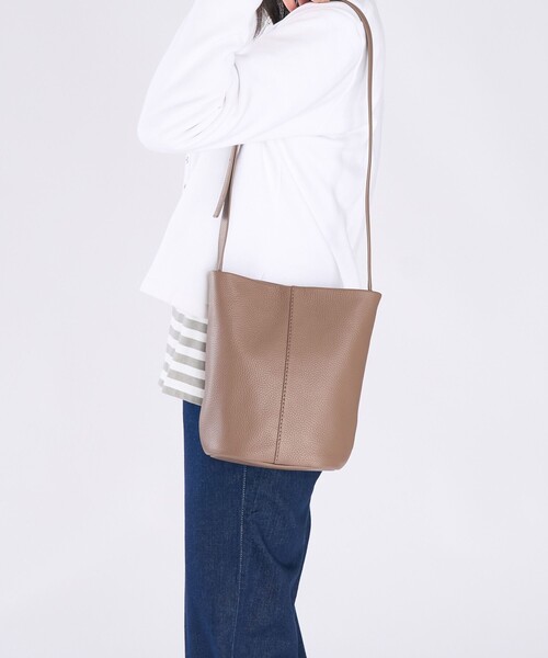 agnes b.(アニエスベー)の「レザー スモール ショルダーバッグ ABS15-01(ショルダーバッグ・レディース・ブラウン系その他・FREE)」の8枚目の写真