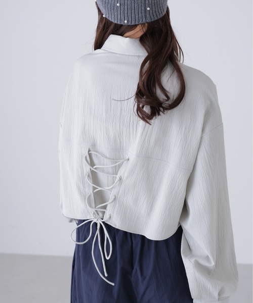 FREE'S MART（フリーズマート）の「◆バックレースアップショート丈シャツ（シャツ/ブラウス・レディース・ピンク系その他/ホワイト/ブルー系その他/グレー・FREE）」の22枚目の写真