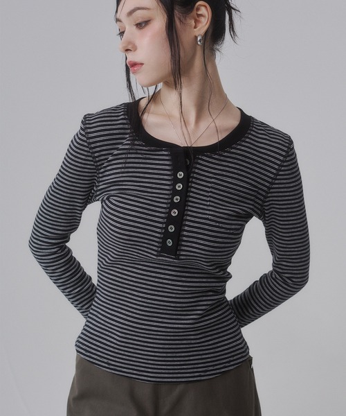 ENVYM(アンビー)の「ヘンリーネックボーダー 長袖Tシャツ【2026秋冬新色】【サイズ展開あり】(Tシャツ/カットソー・レディース・グレー/ピンク/ブラック/ホワイト/ブラウン・FREE/MEDIUM)」の3枚目の写真