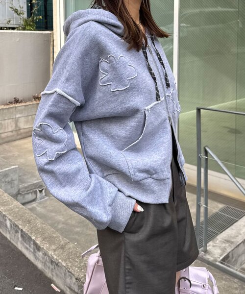 CIAOPANIC（チャオパニック）の「ショルダースリットハトメワッペンジップパーカー（パーカー・レディース・グレー/イエロー/ネイビー・ONE SIZE）」の7枚目の写真