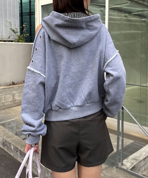 CIAOPANIC（チャオパニック）の「ショルダースリットハトメワッペンジップパーカー（パーカー・レディース・グレー/イエロー/ネイビー・ONE SIZE）」の8枚目の写真