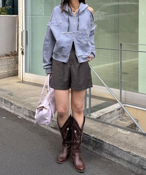 CIAOPANIC（チャオパニック）の「ショルダースリットハトメワッペンジップパーカー（パーカー・レディース・グレー/イエロー/ネイビー・ONE SIZE）」の9枚目の写真