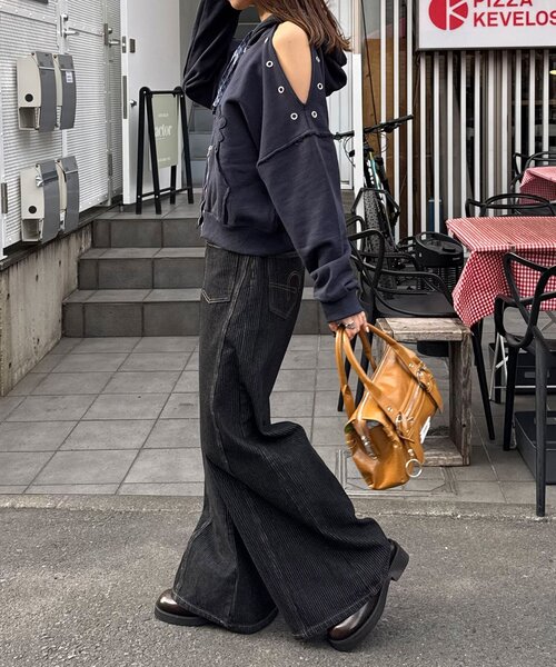 CIAOPANIC（チャオパニック）の「ショルダースリットハトメワッペンジップパーカー（パーカー・レディース・グレー/イエロー/ネイビー・ONE SIZE）」の22枚目の写真