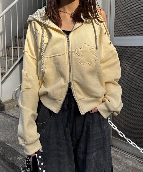 CIAOPANIC（チャオパニック）の「ショルダースリットハトメワッペンジップパーカー（パーカー・レディース・グレー/イエロー/ネイビー・ONE SIZE）」の22枚目の写真