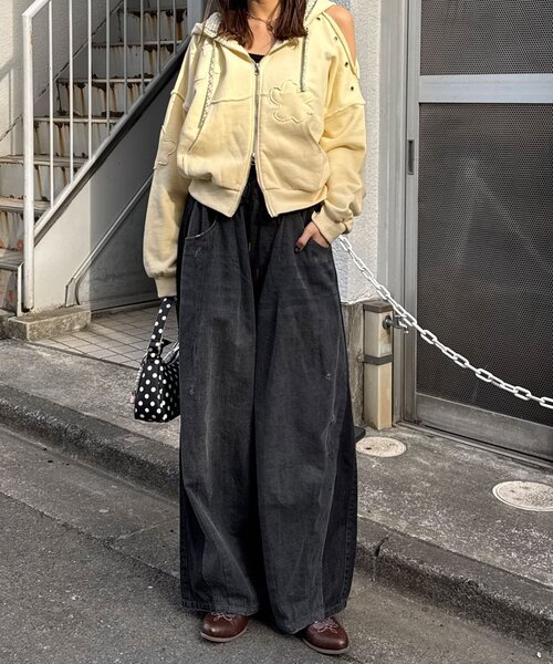 CIAOPANIC（チャオパニック）の「ショルダースリットハトメワッペンジップパーカー（パーカー・レディース・グレー/イエロー/ネイビー・ONE SIZE）」の15枚目の写真