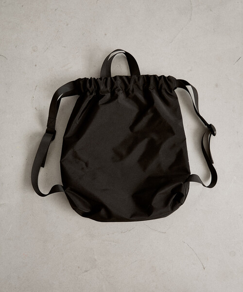 OUTDOOR PRODUCTS（アウトドアプロダクツ）の「OUTDOOR PRODUCTS/アウトドアプロダクツ フロントポケット ナップザック　限定展開（バックパック/リュック・レディース・その他9/ブラック・ONE SIZE）」の4枚目の写真