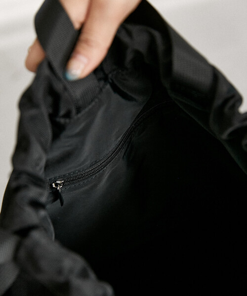 OUTDOOR PRODUCTS（アウトドアプロダクツ）の「OUTDOOR PRODUCTS/アウトドアプロダクツ フロントポケット ナップザック　限定展開（バックパック/リュック・レディース・その他9/ブラック・ONE SIZE）」の6枚目の写真