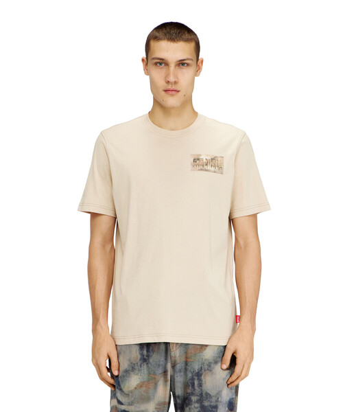 DIESEL(ディーゼル)の「メンズ Tシャツ T-ADJUST-V4(Tシャツ/カットソー・メンズ・オフホワイト/ベージュ系その他・XXX-LARGE/X-LARGE/LARGE/XX-LARGE/MEDIUM/SMALL/X-SMALL)」の2枚目の写真