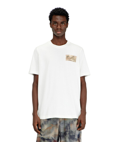 DIESEL(ディーゼル)の「メンズ Tシャツ T-ADJUST-V4(Tシャツ/カットソー・メンズ・オフホワイト/ベージュ系その他・XXX-LARGE/X-LARGE/LARGE/XX-LARGE/MEDIUM/SMALL/X-SMALL)」の9枚目の写真