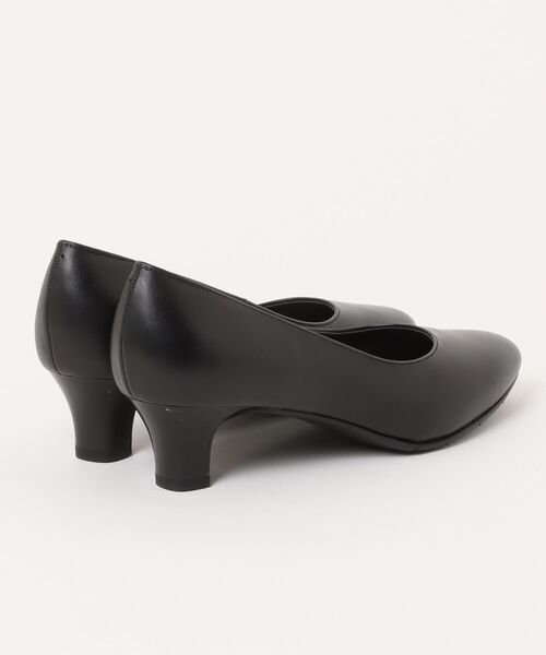 MELMO（メルモ）の「ラウンドトゥプレーンパンプス（パンプス・レディース・ブラック・22.5cm/23.0cm/23.5cm/24.0cm/24.5cm）」の2枚目の写真