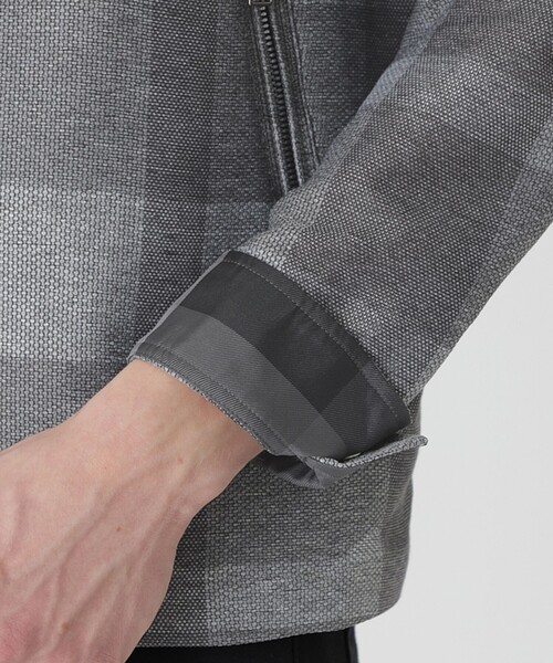 BLACK LABEL CRESTBRIDGE(ブラックレーベル・クレストブリッジ)の「シャドーチェックカラミライダースブルゾン(ブルゾン・メンズ・グレー系その他/ブルー・L/XL/M)」の7枚目の写真