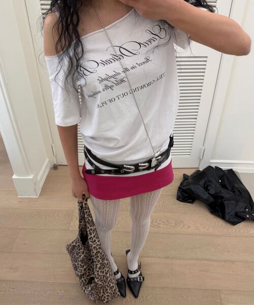 CRANK(クランク)の「ローカットレタリングオフショルダートップス_ホワイト(Tシャツ/カットソー・レディース・その他・FREE)」の8枚目の写真