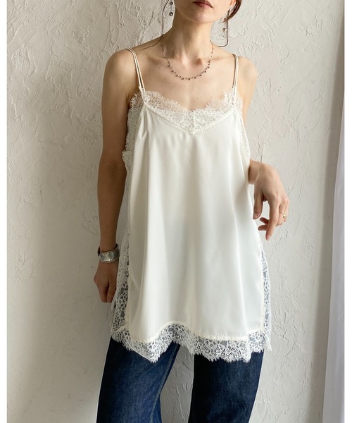She's Closet（シーズクローゼット）の「ロング丈 サイドスリット 裾 サテンレースキャミソール（キャミソール・レディース・ブラック/アイボリー・FREE）」の5枚目の写真