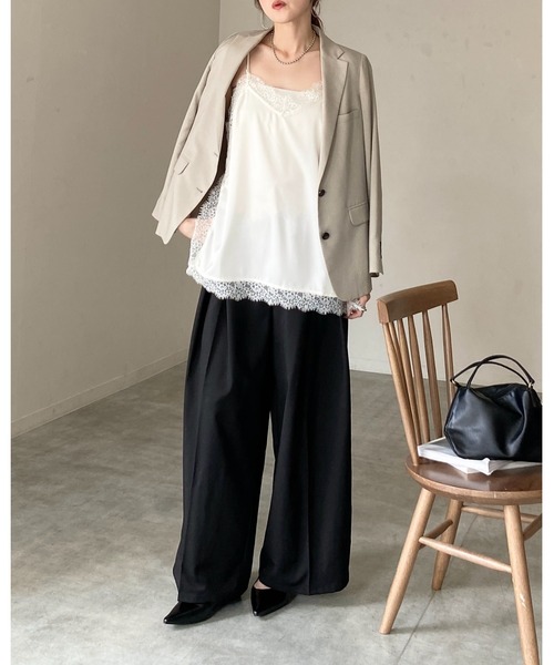 She's Closet（シーズクローゼット）の「ロング丈 サイドスリット 裾 サテンレースキャミソール（キャミソール・レディース・ブラック/アイボリー・FREE）」の19枚目の写真