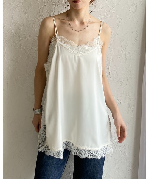 She's Closet（シーズクローゼット）の「ロング丈 サイドスリット 裾 サテンレースキャミソール（キャミソール・レディース・ブラック/アイボリー・FREE）」の22枚目の写真
