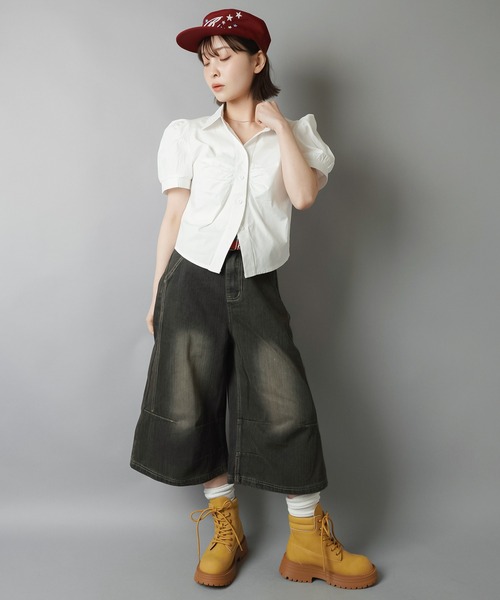 SPINNS(スピンズ)の「タックで即今っぽゆるシルエット★ヴィンテージ加工デニムハーフパンツ(デニムパンツ・レディース・ブルー/ブラック/ネイビー・ONESIZE)」の9枚目の写真