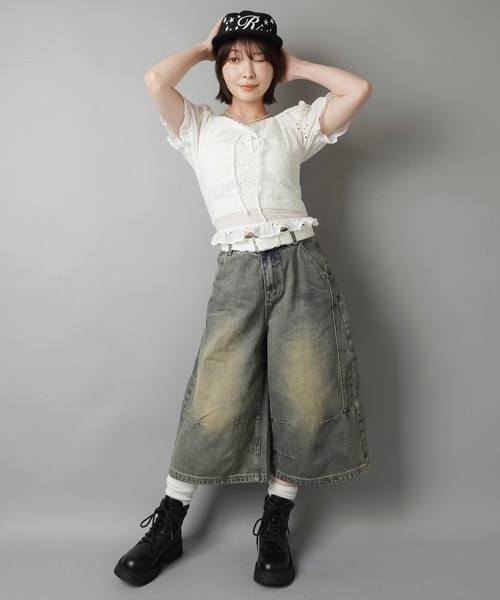 SPINNS(スピンズ)の「タックで即今っぽゆるシルエット★ヴィンテージ加工デニムハーフパンツ(デニムパンツ・レディース・ブルー/ブラック/ネイビー・ONESIZE)」の20枚目の写真