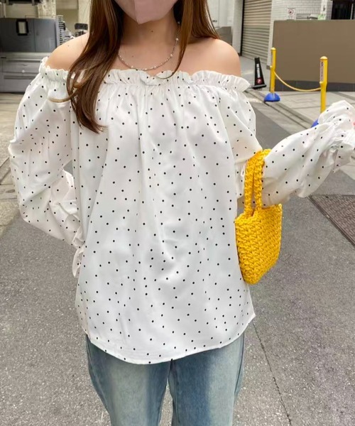 mebole(メボレ)の「ドットフリルオフショルシャツ(シャツ/ブラウス・レディース・ホワイト・FREE)」の9枚目の写真