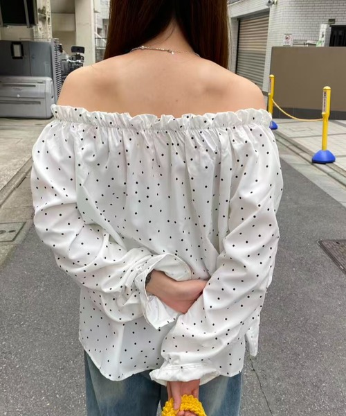 mebole(メボレ)の「ドットフリルオフショルシャツ(シャツ/ブラウス・レディース・ホワイト・FREE)」の8枚目の写真