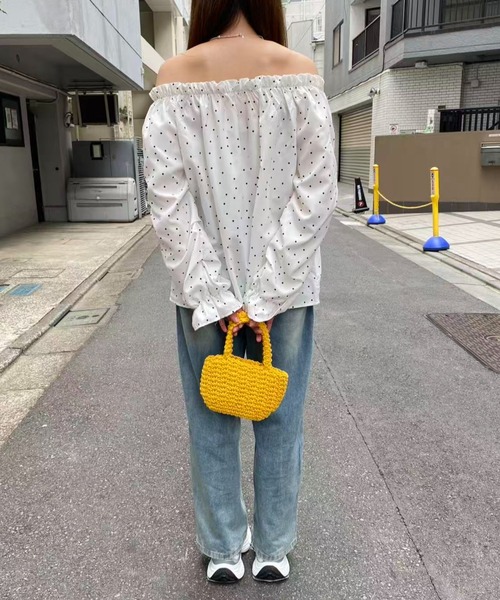mebole(メボレ)の「ドットフリルオフショルシャツ(シャツ/ブラウス・レディース・ホワイト・FREE)」の4枚目の写真