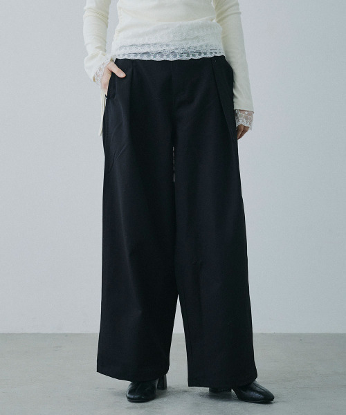Mirette（ミレット）の「アクセントコード付き タックワイドパンツ / Accent Cord Wide Tuck Pants（スラックス・レディース・ナチュラル/ブラック・MEDIUM/LARGE）」の4枚目の写真