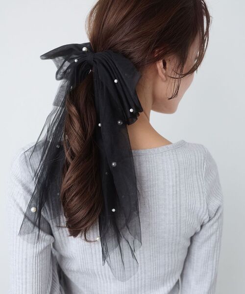 MAJESTIC LEGON（マジェスティックレゴン）の「パールチュールリボンバレッタ（バレッタ/ヘアクリップ・レディース・ブラック/アイボリー・FREE）」の2枚目の写真