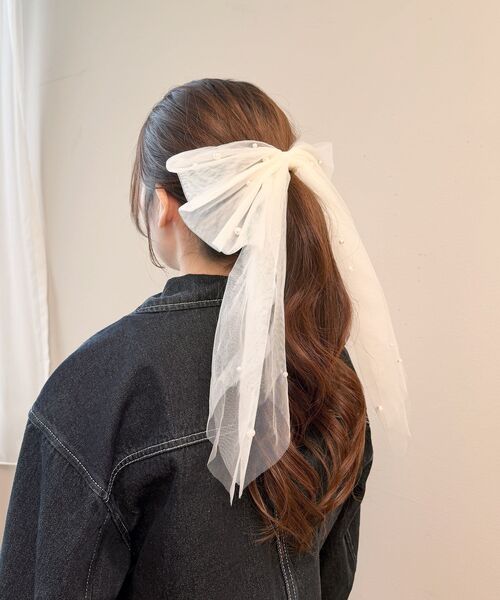 MAJESTIC LEGON（マジェスティックレゴン）の「パールチュールリボンバレッタ（バレッタ/ヘアクリップ・レディース・ブラック/アイボリー・FREE）」の3枚目の写真