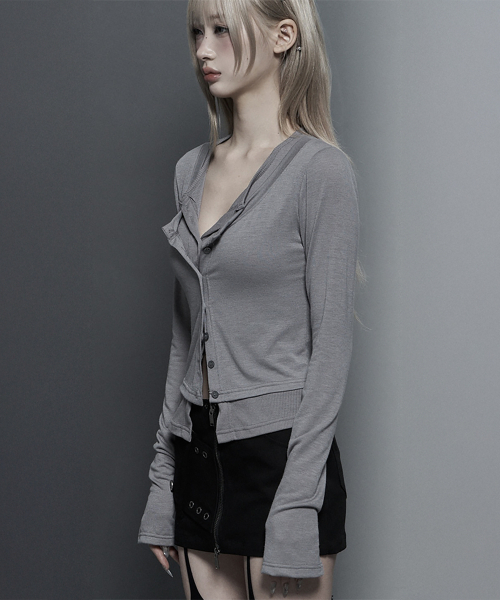ETRE AU SOMMET(エトレオソメ)の「U-Neck Double Button layered Cardigan (Gray)(カーディガン/ボレロ・レディース・チャコールグレー・FREE)」の2枚目の写真