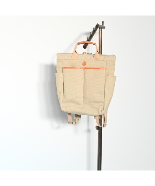 CLEDRAN（クレドラン）の「【充実のポケット配置】CL3972 GRAN SQUARE RUCK SACK（バックパック/リュック・レディース・ブラック/オリーブ/ベージュ/アイボリー・FREE）」の3枚目の写真