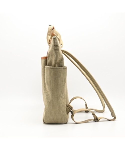 CLEDRAN（クレドラン）の「【充実のポケット配置】CL3972 GRAN SQUARE RUCK SACK（バックパック/リュック・レディース・ブラック/オリーブ/ベージュ/アイボリー・FREE）」の9枚目の写真