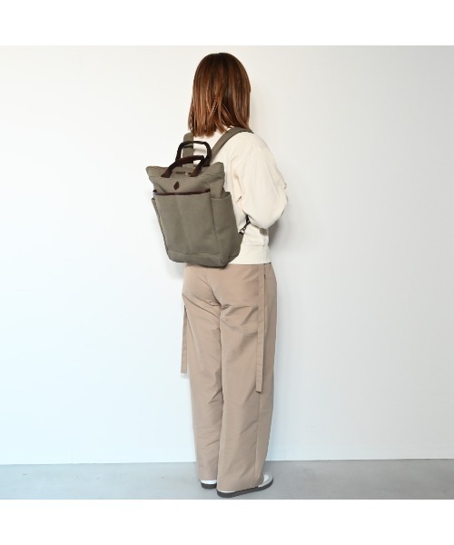 CLEDRAN（クレドラン）の「【充実のポケット配置】CL3972 GRAN SQUARE RUCK SACK（バックパック/リュック・レディース・ブラック/オリーブ/ベージュ/アイボリー・FREE）」の16枚目の写真