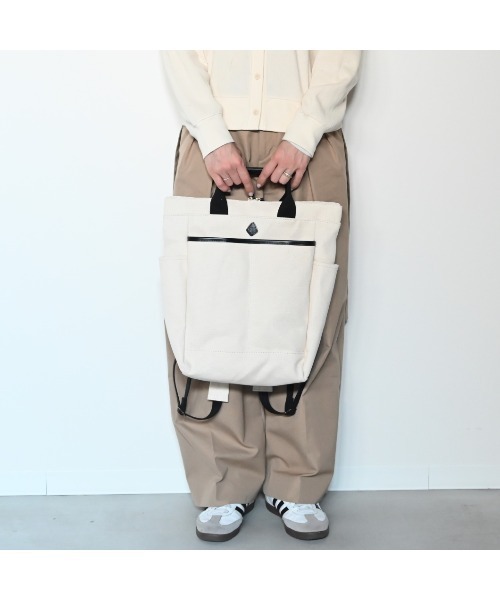 CLEDRAN（クレドラン）の「【充実のポケット配置】CL3972 GRAN SQUARE RUCK SACK（バックパック/リュック・レディース・ブラック/オリーブ/ベージュ/アイボリー・FREE）」の17枚目の写真