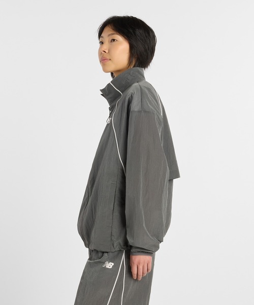 NEW BALANCE(ニューバランス)の「スポーツレガシージャケット(ナイロンジャケット・レディース・ダークグレー・SMALL/MEDIUM/LARGE/X-LARGE)」の2枚目の写真