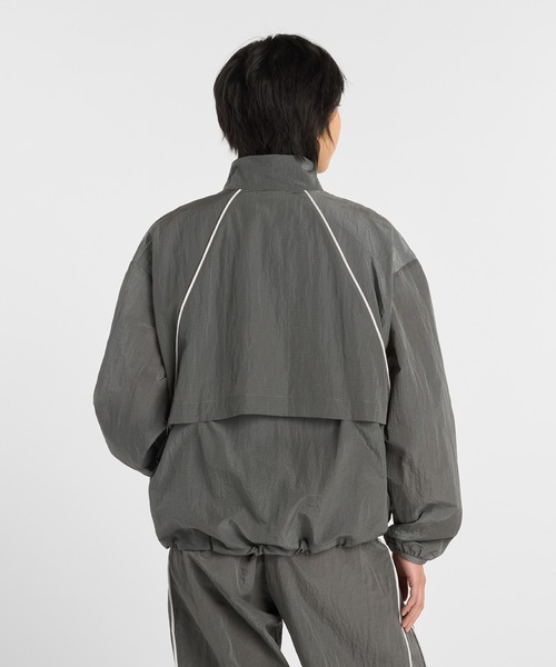 NEW BALANCE(ニューバランス)の「スポーツレガシージャケット(ナイロンジャケット・レディース・ダークグレー・SMALL/MEDIUM/LARGE/X-LARGE)」の3枚目の写真