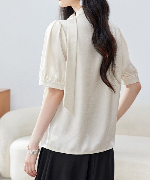 AMAJI(アマジ)の「リボンタイデザインブラウス(シャツ/ブラウス・レディース・ホワイト/ベージュ・SMALL/MEDIUM/LARGE/X-LARGE)」の6枚目の写真
